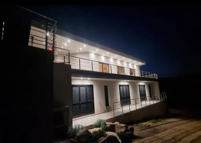 Pinarello Vue Panoramique Piscine Privée Chauffée, à 900m * Zonza