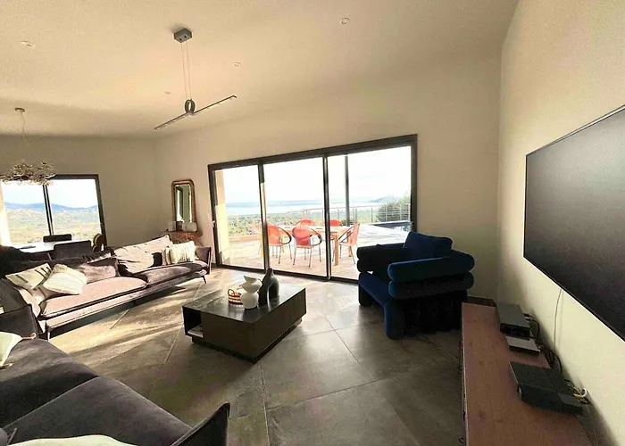 Villa Pinarello Vue Panoramique Piscine Privée Chauffée, à 900m Zonza