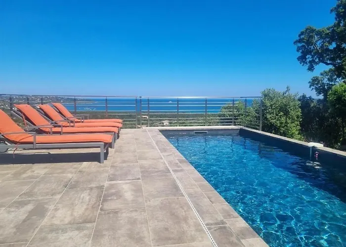 Pinarello Vue Panoramique Piscine Privée Chauffée, à 900m Zonza