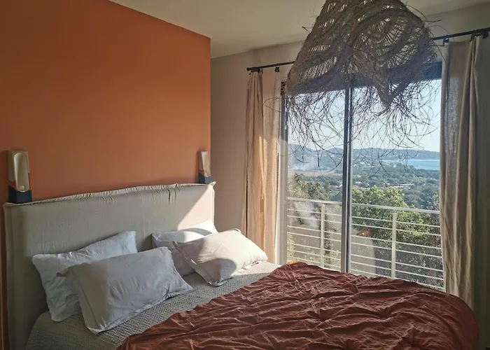 Villa Pinarello Vue Panoramique Piscine Privée Chauffée, à 900m Zonza